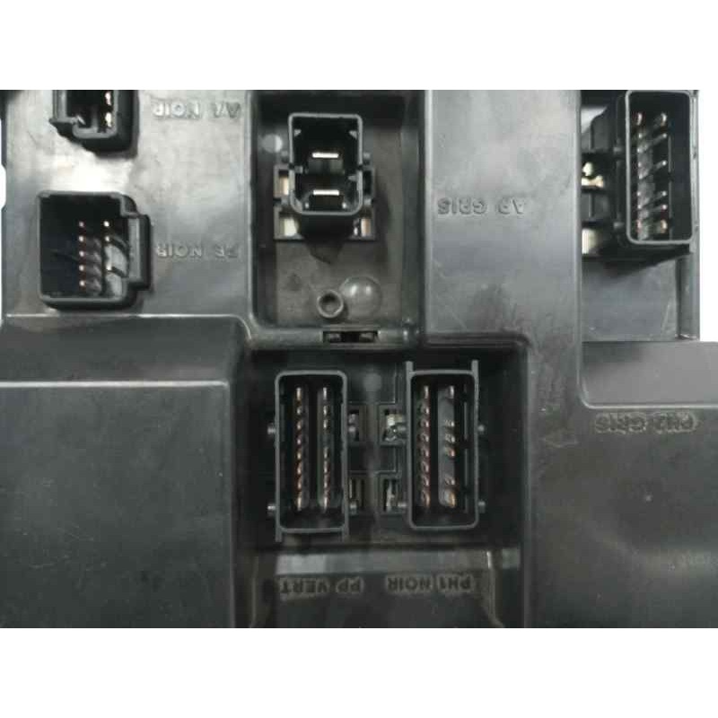 CAJA RELES / FUSIBLES OBSERVAR FOTO 9651197580