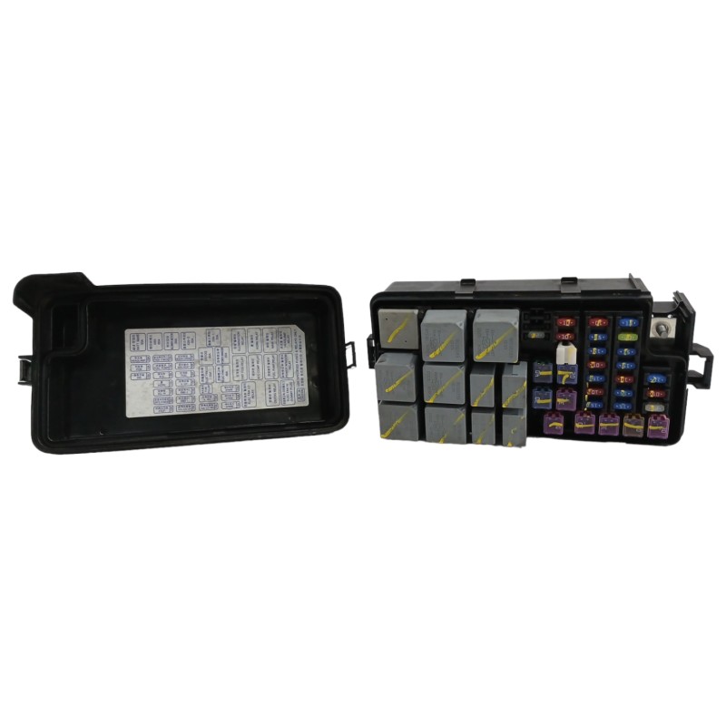 CAJA RELES / FUSIBLES