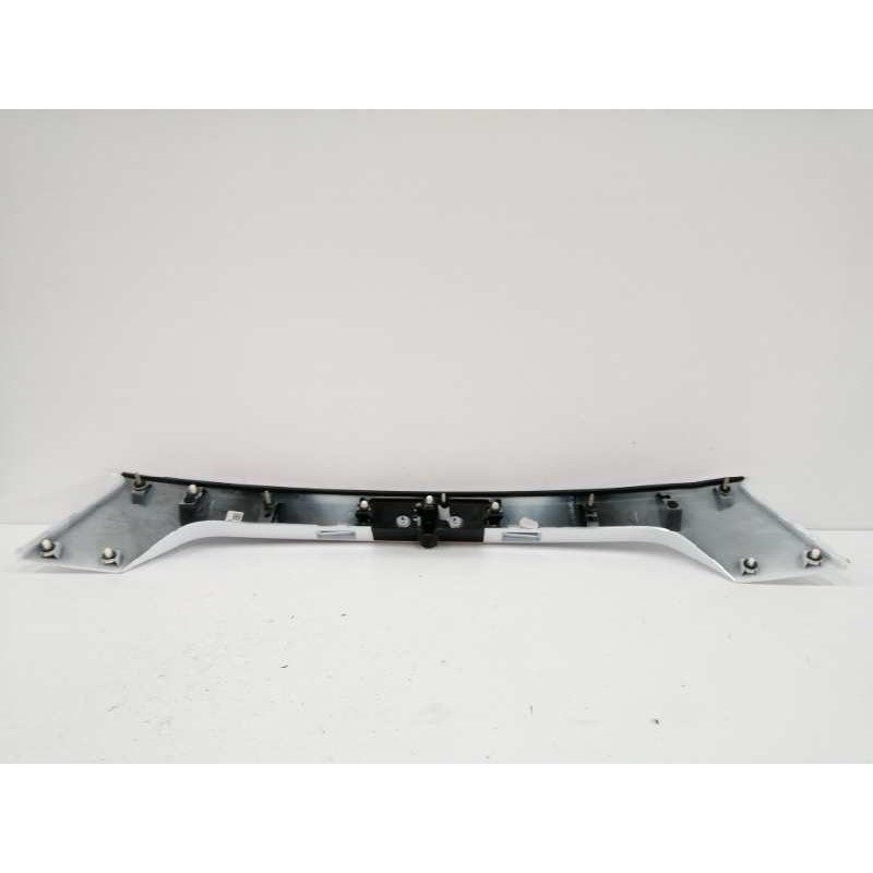 MOLDURA TRASERA PORTON BLANCO