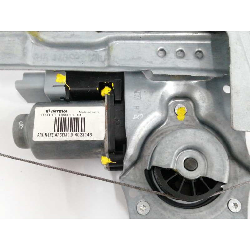 ELEVALUNAS DELANTERO DERECHO