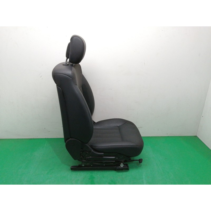 ASIENTO DELANTERO IZQUIERDO
