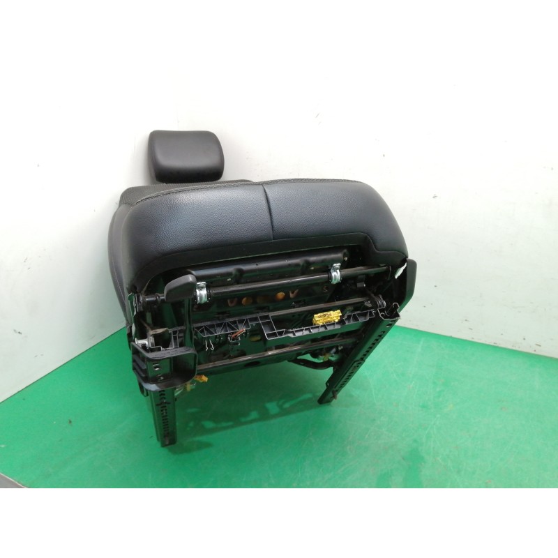 ASIENTO DELANTERO IZQUIERDO