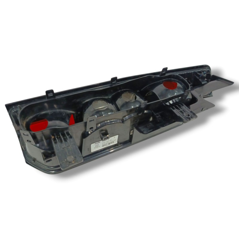 PILOTO TRASERO DERECHO R2X613N552BA
