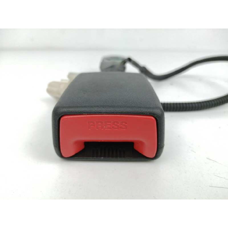 ENGANCHE CINTURON DERECHO DELANTERO