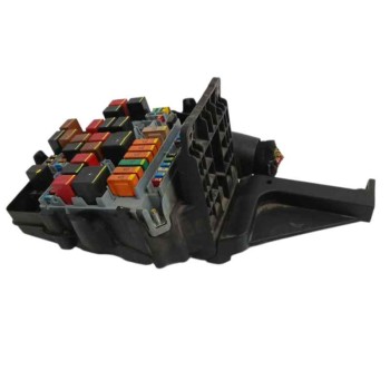 Recambio de caja reles / fusibles para iveco daily furgón 2.3 diesel referencia OEM IAM 5801852354  