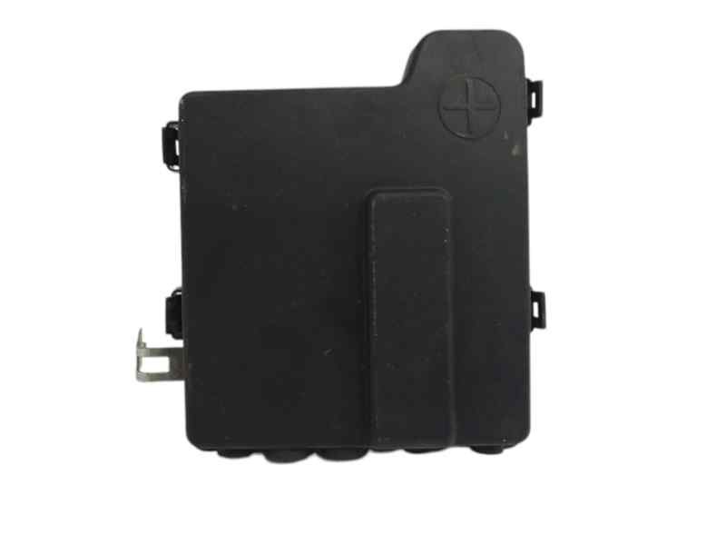 Recambio de caja reles / fusibles para iveco daily furgón 2.3 diesel referencia OEM IAM 5801585968  