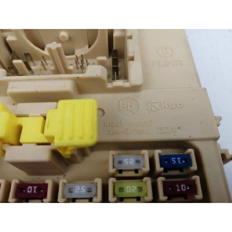 CAJA RELES / FUSIBLES