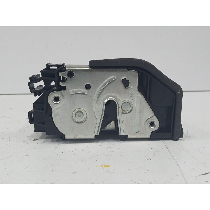Recambio de cerradura puerta trasera izquierda para bmw serie 3 berlina (e90) 2.0 16v diesel referencia OEM IAM 7202147  
