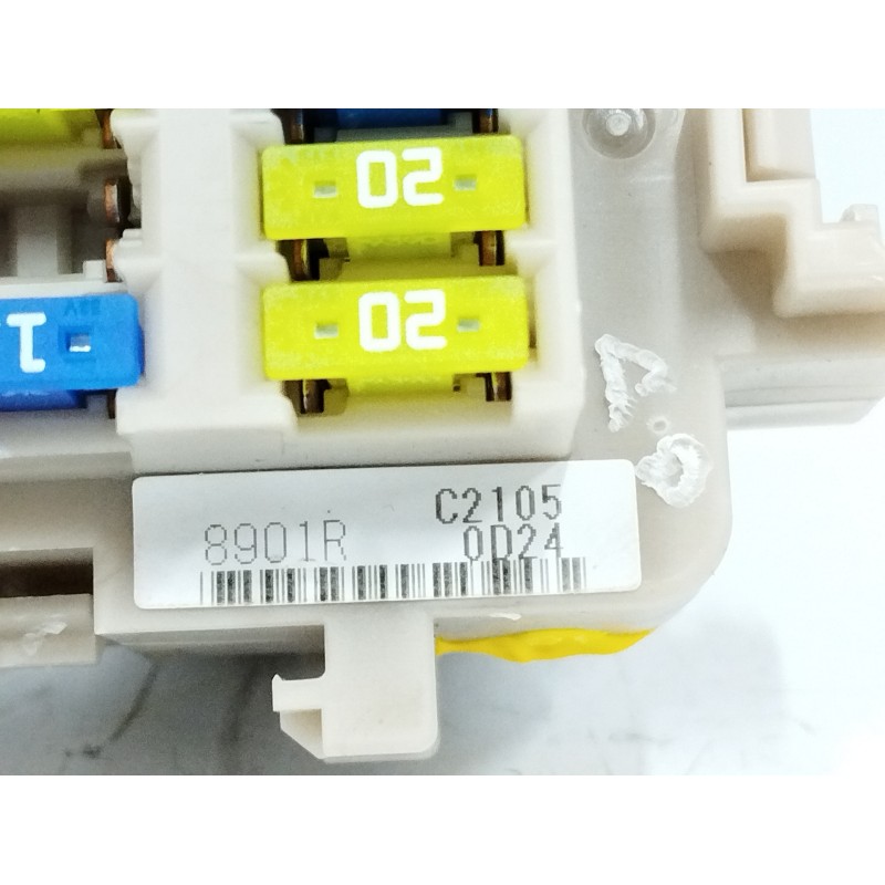CAJA RELES / FUSIBLES