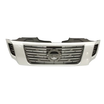 Recambio de rejilla delantera para nissan np300 pick-up (d23) referencia OEM IAM 623104KJ1C PLATA 