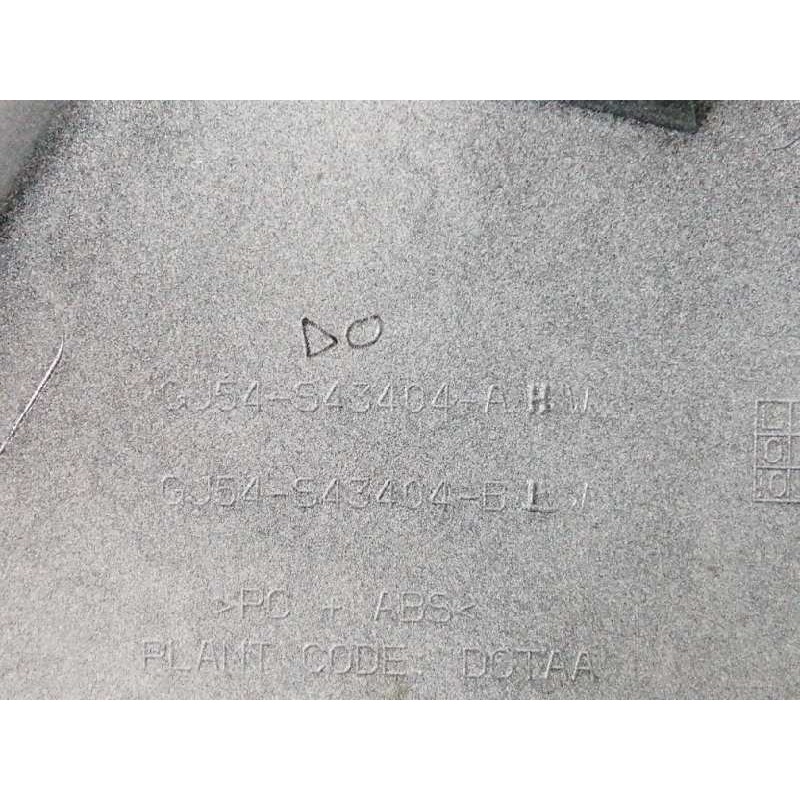 MOLDURA TRASERA PORTON BLANCO