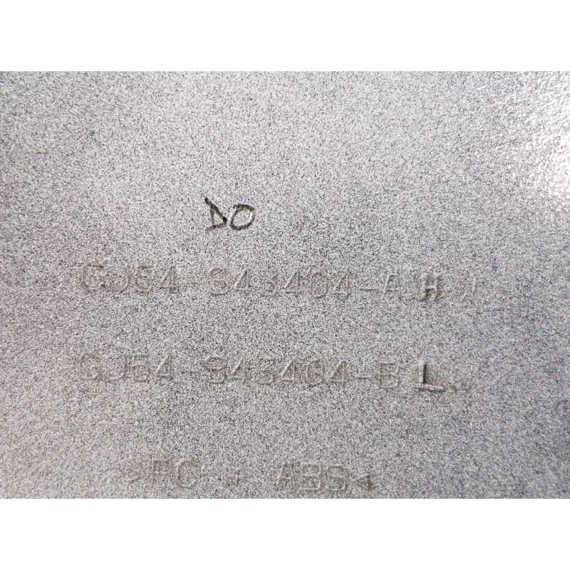 MOLDURA TRASERA PORTON BLANCO