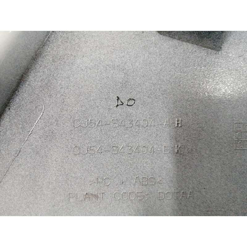 MOLDURA TRASERA PORTON BLANCO