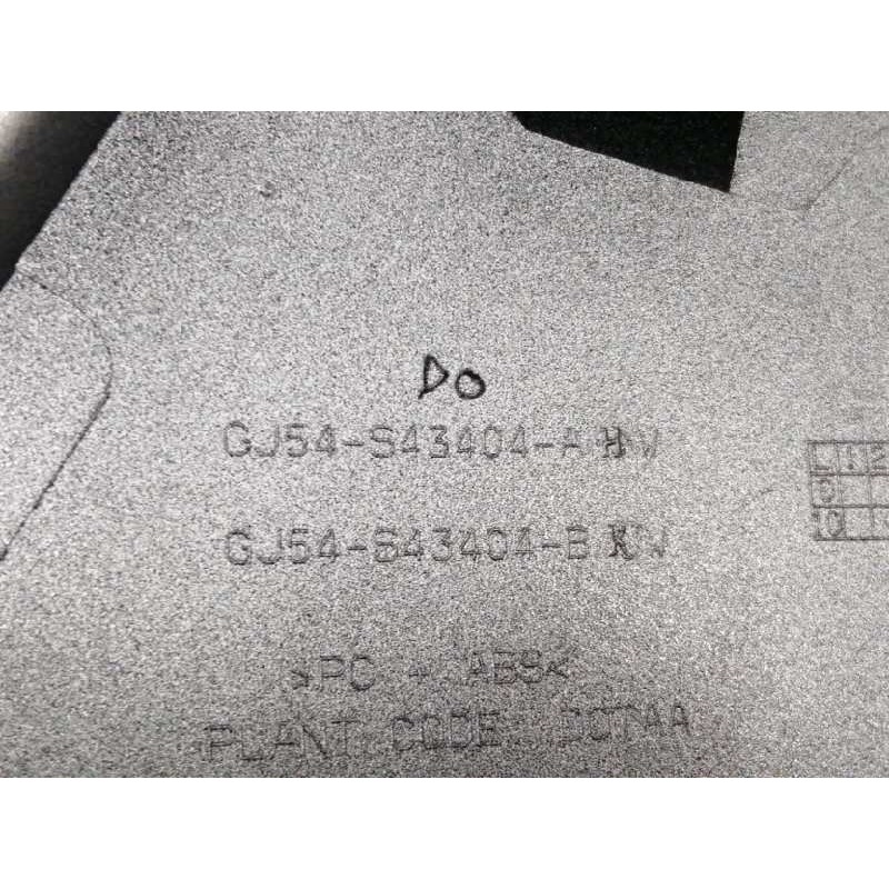 MOLDURA TRASERA PORTON PLATA OBSERVAR FOTOS