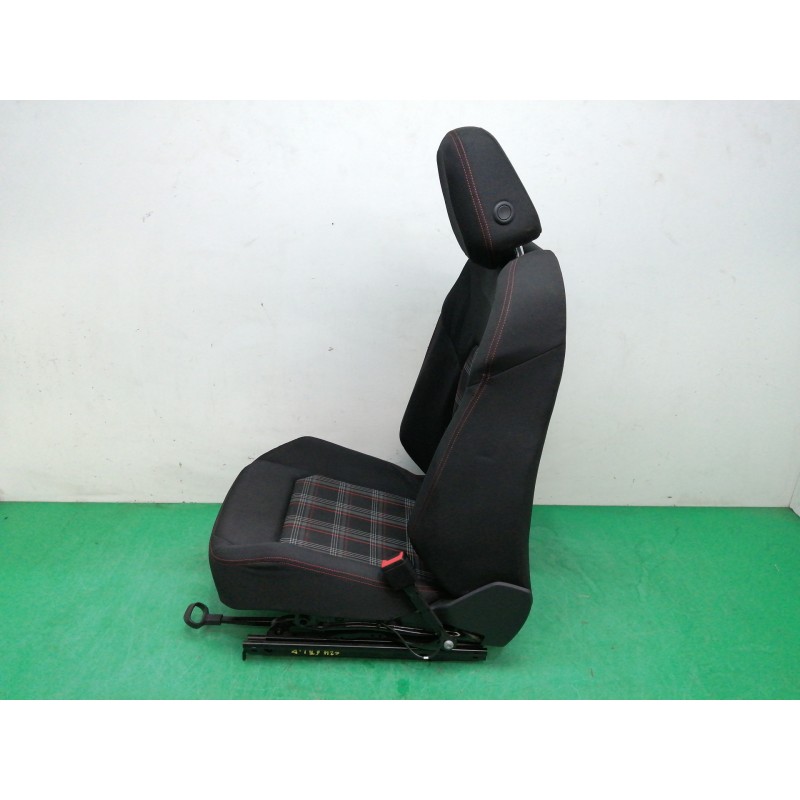 ASIENTO DELANTERO DERECHO NECESITA REPARACION