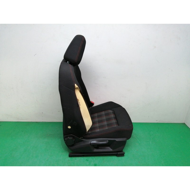 ASIENTO DELANTERO DERECHO NECESITA REPARACION