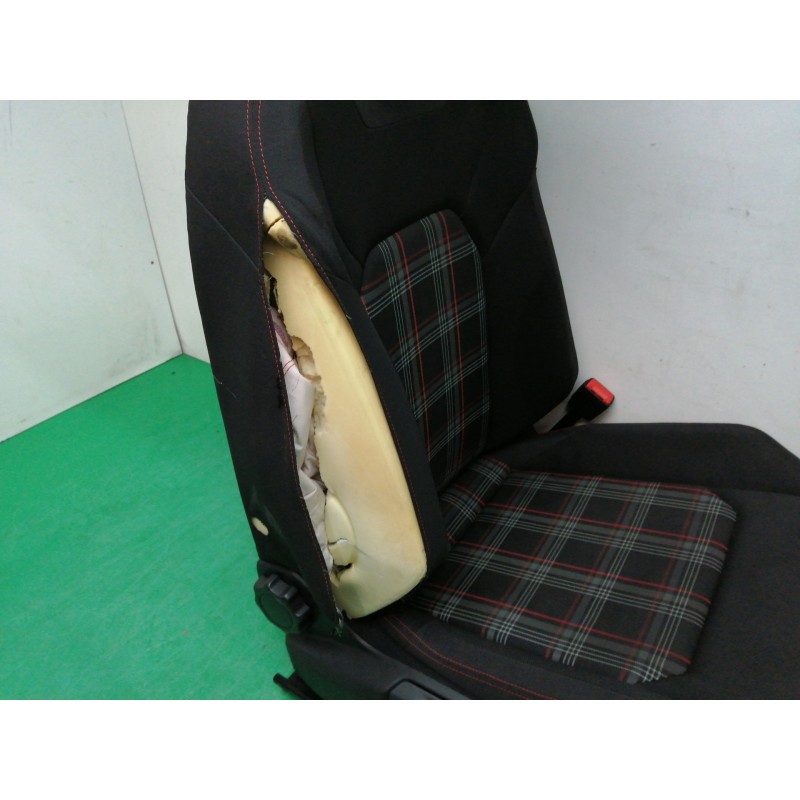 ASIENTO DELANTERO DERECHO NECESITA REPARACION