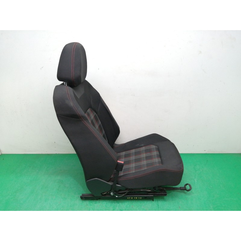 ASIENTO DELANTERO IZQUIERDO NECESITA REPARACION