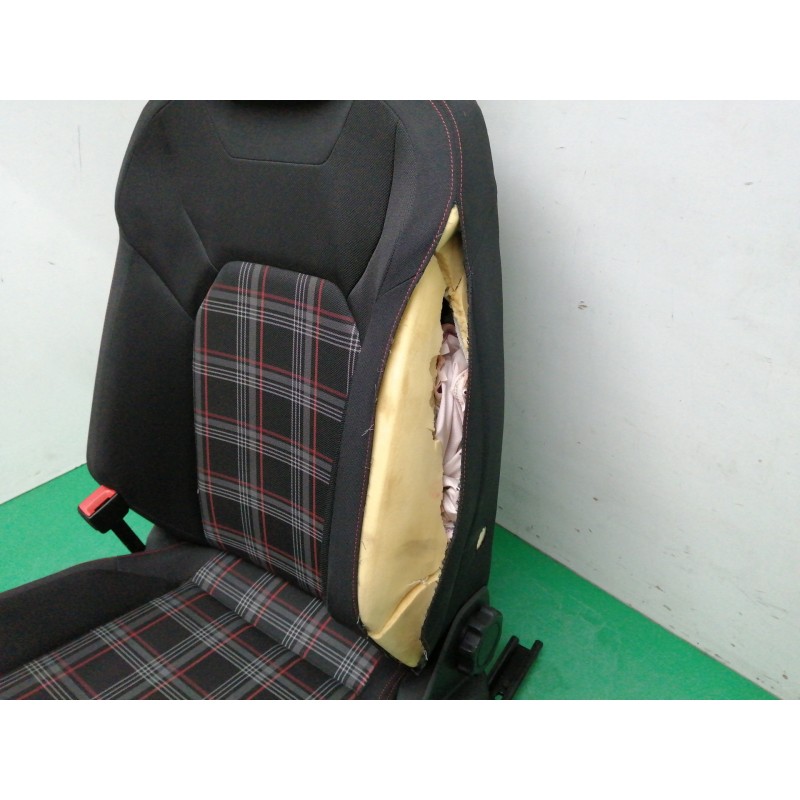ASIENTO DELANTERO IZQUIERDO NECESITA REPARACION
