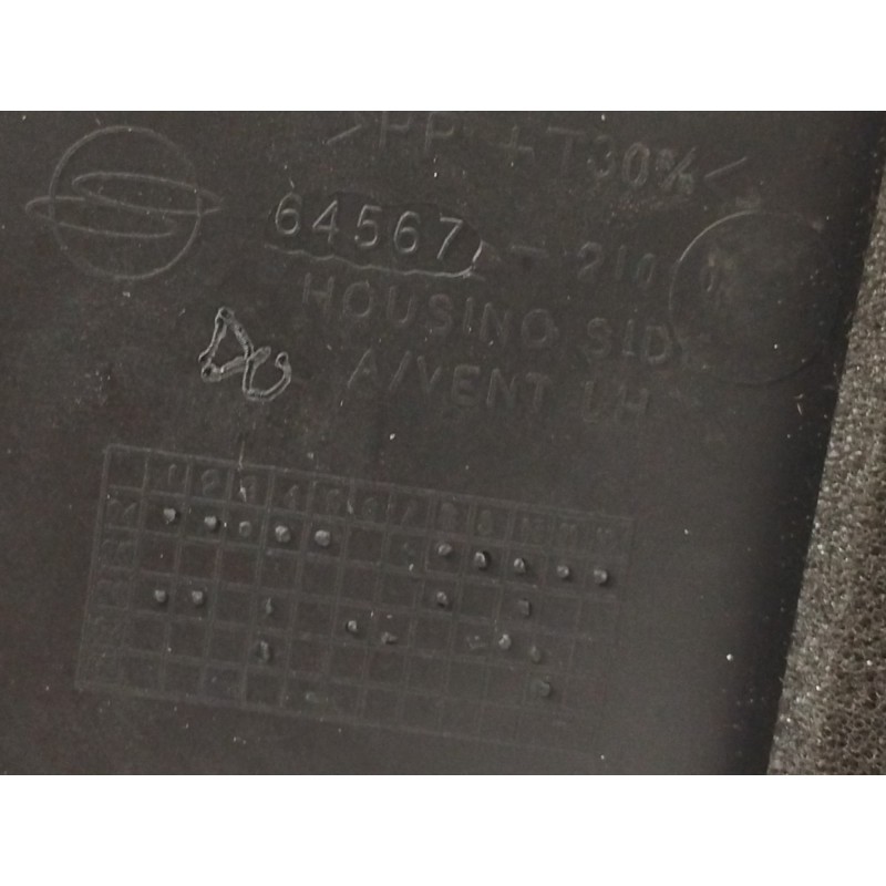 REJILLA AIREADORA DELANTERA IZQUIERDA