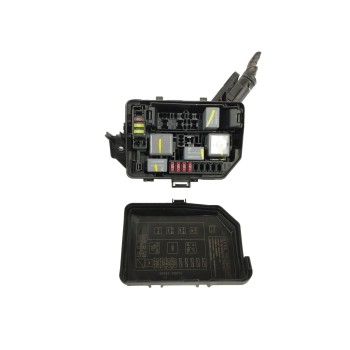 Recambio de caja reles / fusibles para toyota yaris 1.5 16v cat referencia OEM IAM 826620DA70  
