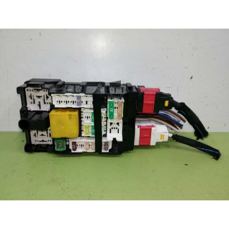 CAJA RELES / FUSIBLES