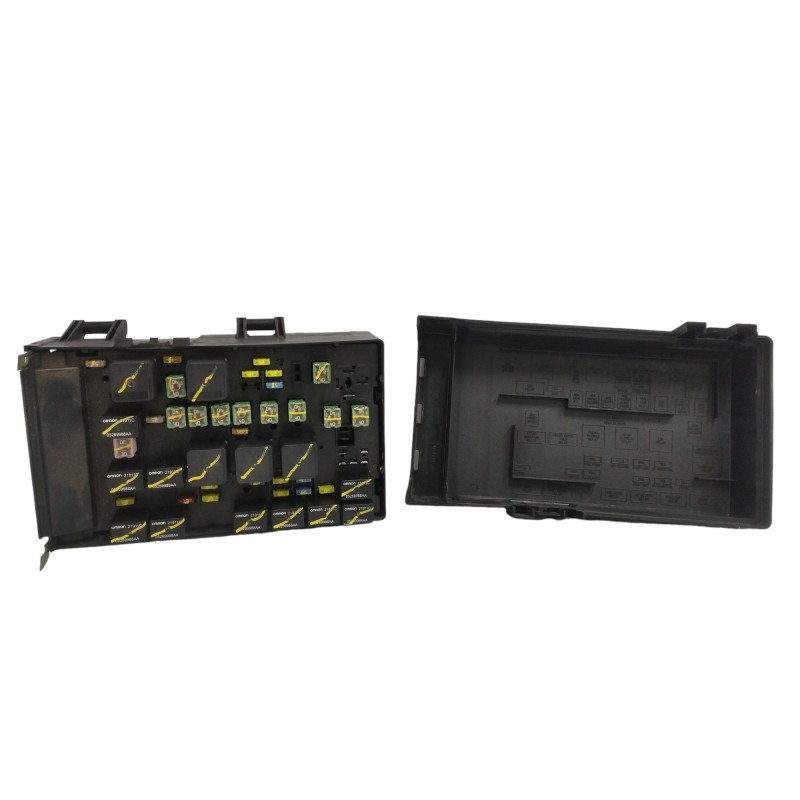 CAJA RELES / FUSIBLES