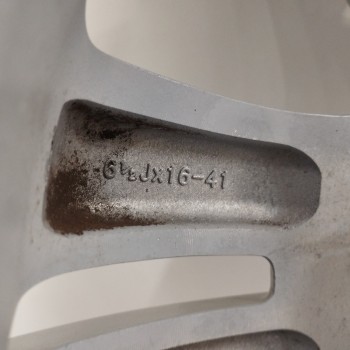 Recambio de llanta para hyundai tucson (jm) 2.0 crdi a las 4 ruedas referencia OEM IAM 529102E220 6,5JX16 41 5H 5X115