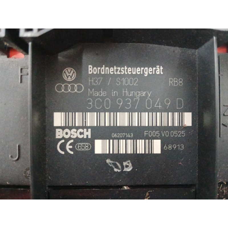 CAJA RELES / FUSIBLES F005V0052
