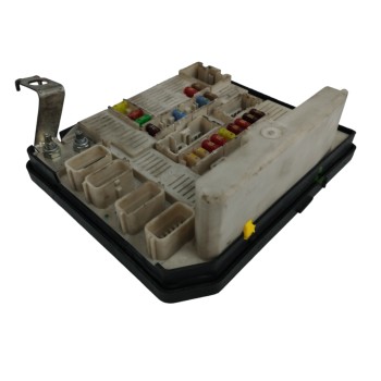 Recambio de caja reles / fusibles para renault megane ii familiar 1.5 dci diesel referencia OEM IAM 8200481866  