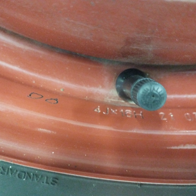 NEUMATICO REPUESTO 4JX16H ET50 5H 5X115