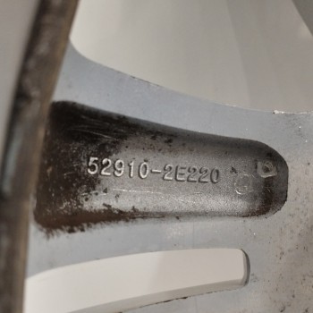 Recambio de llanta para hyundai tucson (jm) 2.0 crdi a las 4 ruedas referencia OEM IAM 529102E220 6,5JX16 41 5H 5X115