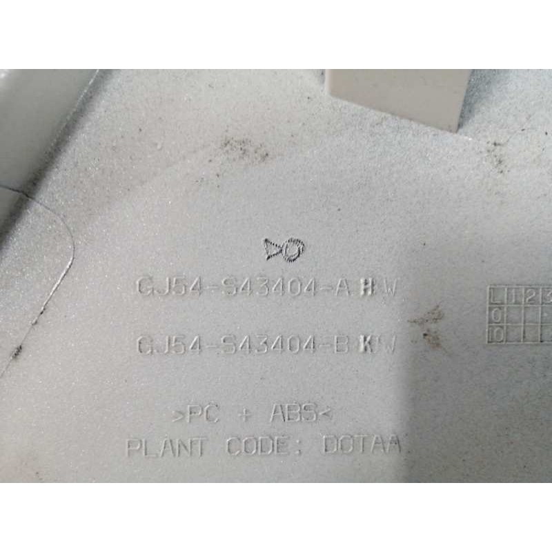 MOLDURA TRASERA PORTON BLANCO PERLA OBSERVAR FOTOS