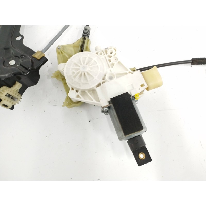 ELEVALUNAS DELANTERO IZQUIERDO