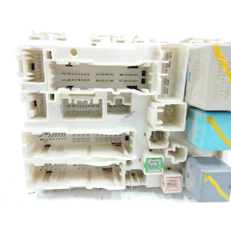 CAJA RELES / FUSIBLES 4J120197