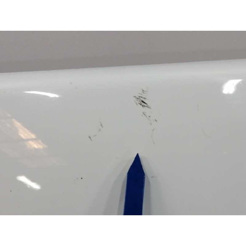 MOLDURA TRASERA PORTON BLANCO