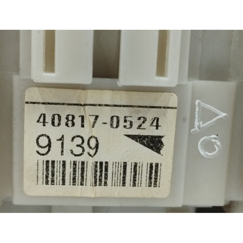 CAJA RELES / FUSIBLES 4J120197