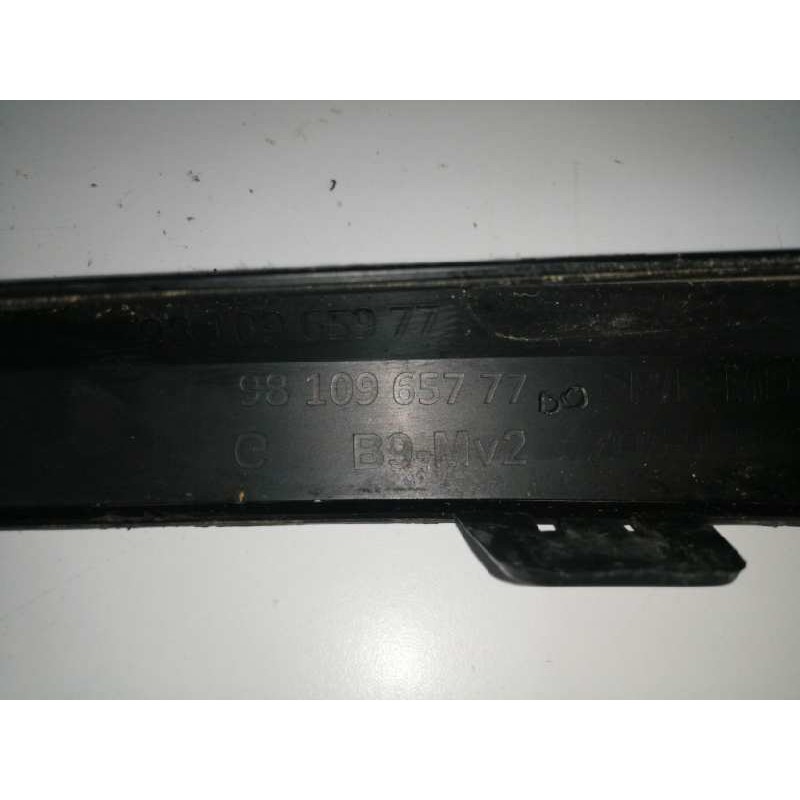 REJILLA PARAGOLPES IZQUIERDA