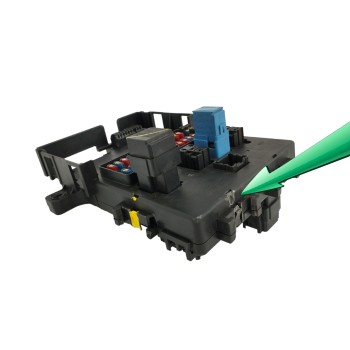 Recambio de caja reles / fusibles para nissan terrano/terrano.ii (r20) 2.7 turbodiesel referencia OEM IAM  OBSERVAR FOTOS 