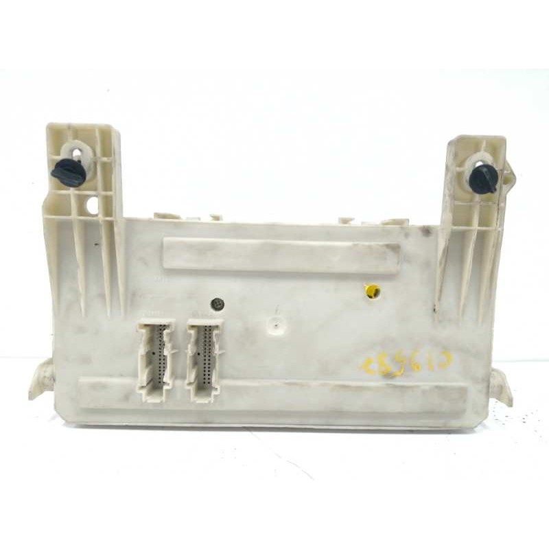 CAJA RELES / FUSIBLES