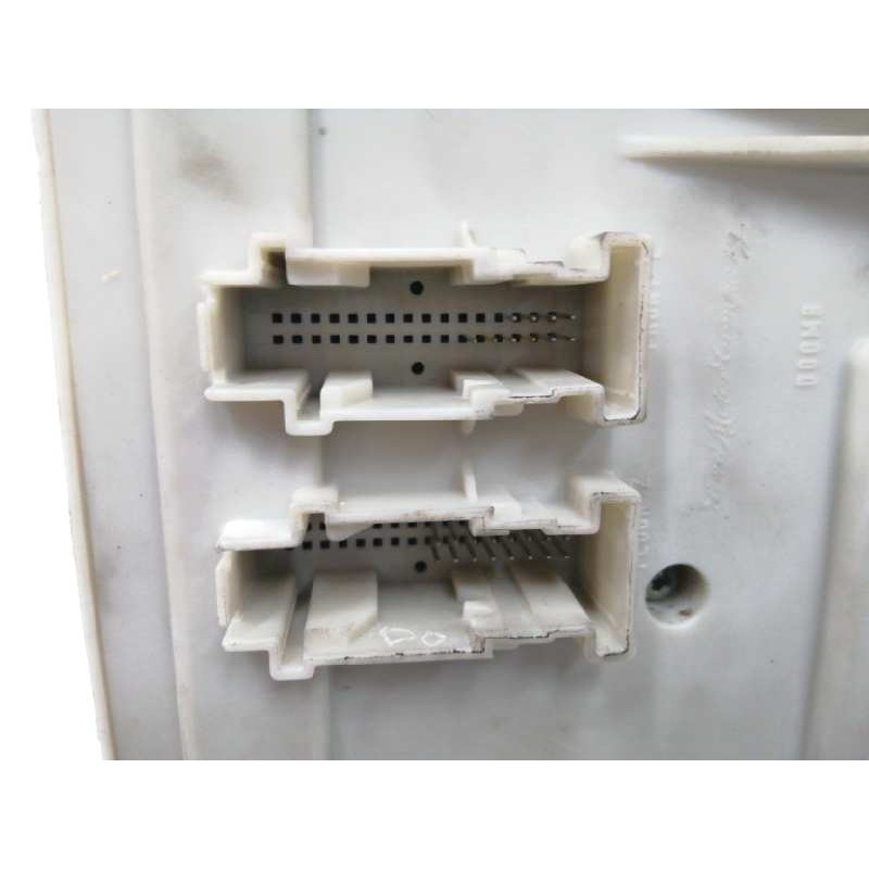 CAJA RELES / FUSIBLES