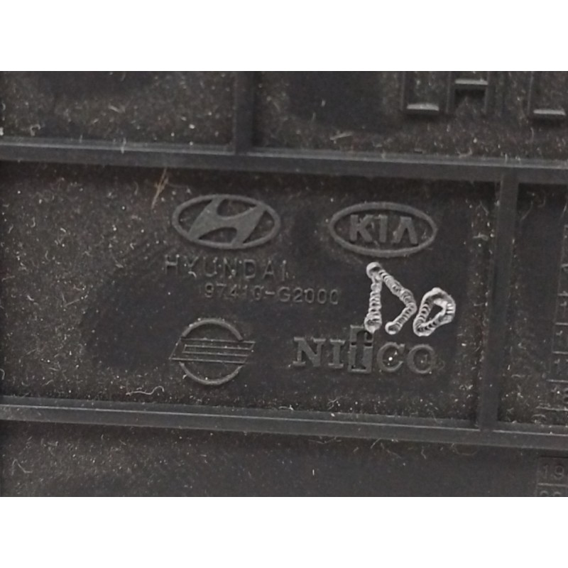 REJILLA AIREADORA CENTRAL IZQUIERDA