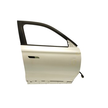 PUERTA DELANTERA DERECHA NECESITA REPARACION 