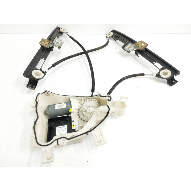 ELEVALUNAS DELANTERO DERECHO