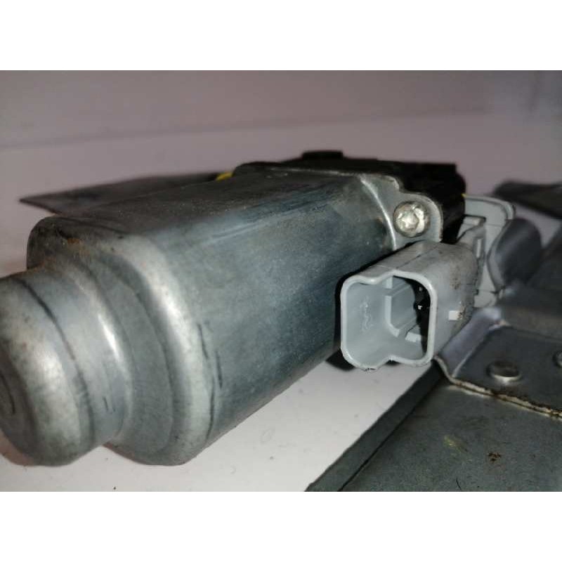 ELEVALUNAS DELANTERO DERECHO