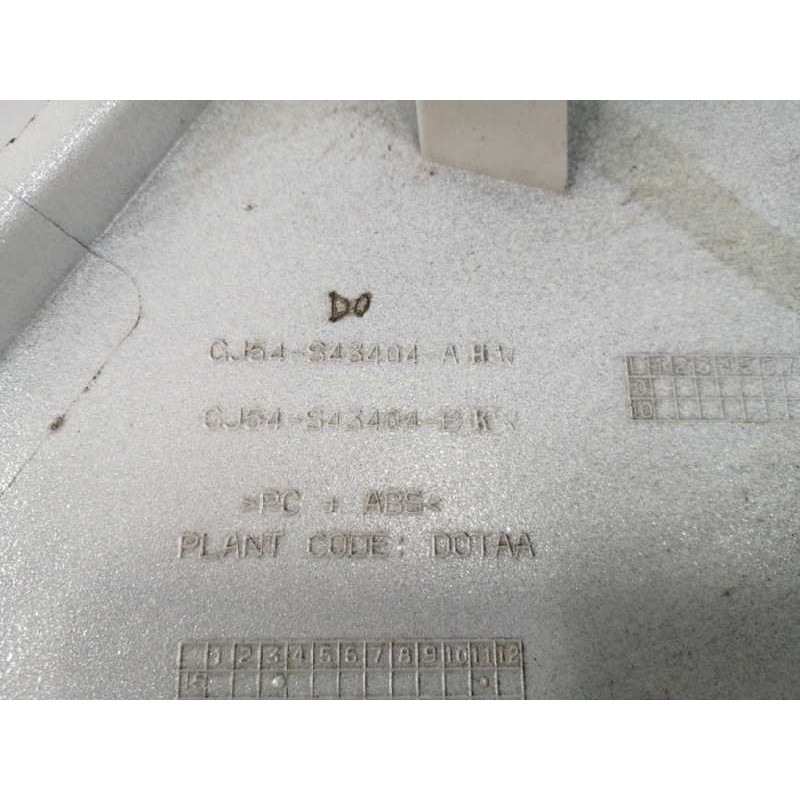 MOLDURA TRASERA PORTON BLANCO PERLA OBSERVAR FOTOS