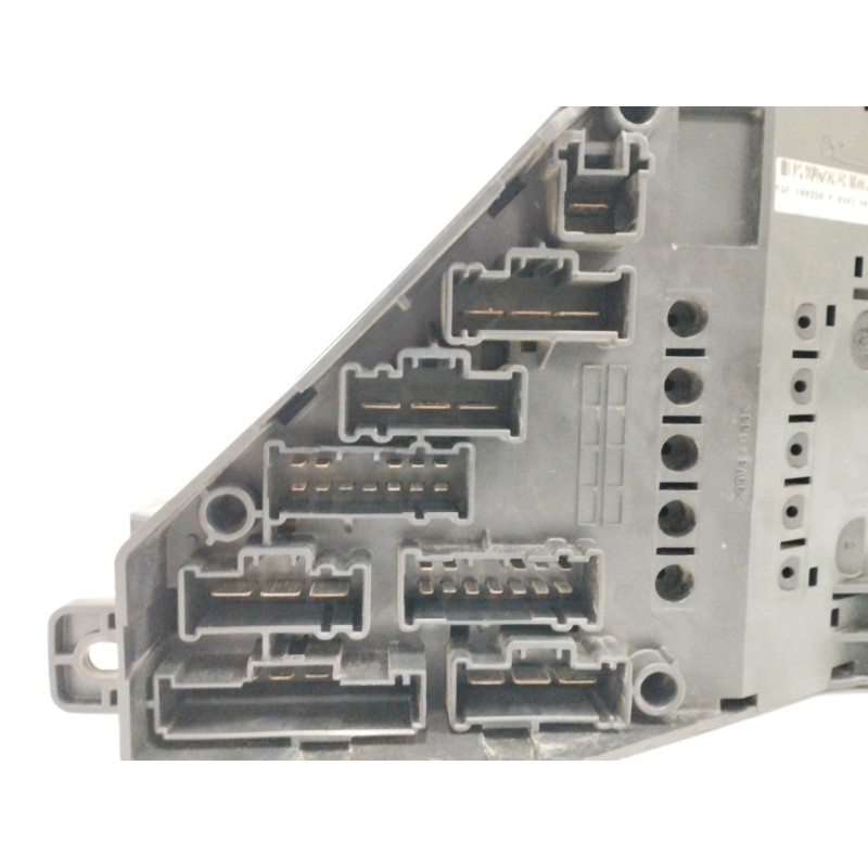 CAJA RELES / FUSIBLES