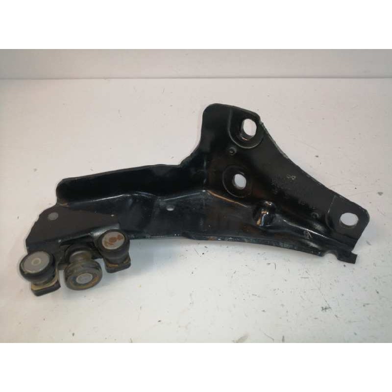 Recambio de soporte / guia puerta corredera para peugeot partner kombi 1.6 blue-hdi fap referencia OEM IAM 9680486680 INFERIOR L