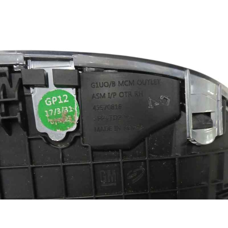 REJILLA AIREADORA DELANTERA DERECHA