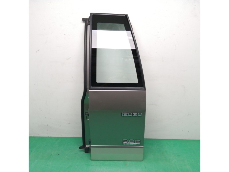 Recambio de porton trasero derecho para isuzu trooper 3.0 dti (3-trg.) referencia OEM IAM Recambio de porton trasero derecho para isuzu trooper 3.0 dti (3-trg.) referencia OEM IAM